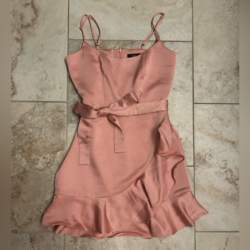 NEVER WORN/TAGS STILL ON Lulus dusty rose mini dress; XS